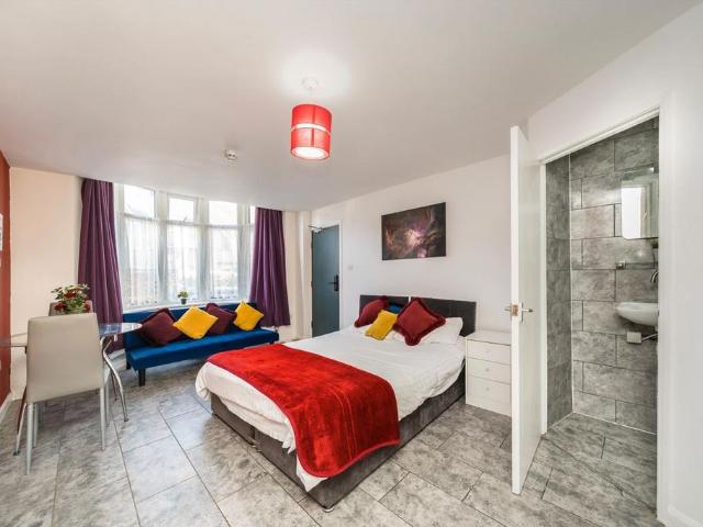 Fernbank Avenue, Wembley HA0 Flat to rent £1,200 pcm £277 pw