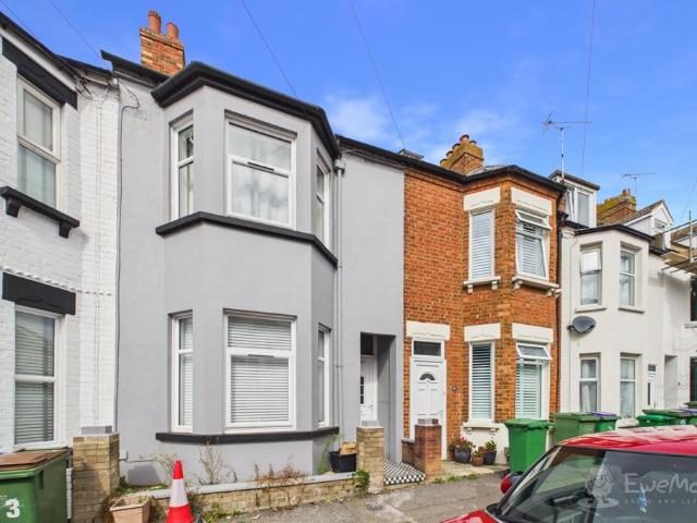 Fernbank Crescent, Folkestone, Kent. 4 bed terraced house to rent £1,500 pcm £346 pw