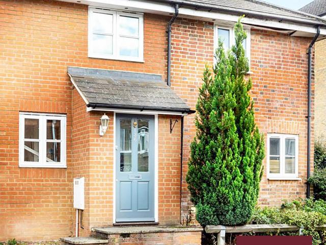 Fernbank Road, Ascot SL5 2 bed house to rent £3,300 pcm £762 pw