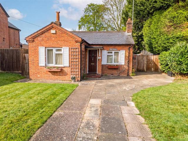 Fernbank Road, Ascot 3 bed detached bungalow to rent £1,975 pcm £456 pw