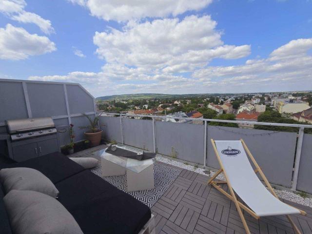 FERNBLICK + ABSOLUTER FAMILIENTRAUM + Neubau + Klimaanlage + DAN Küche + 4 Zimmer, sonnige Dachgeschosswohnung im 9ten Stock + 2 Dachterrassen 52m²