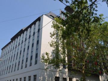 FERNBLICK, TERRASSENHIT, 102 m2 Dachgeschoß Maisonette, 3 Zimmer, Komplettküche, Wannenbad, Parketten, Innstraße