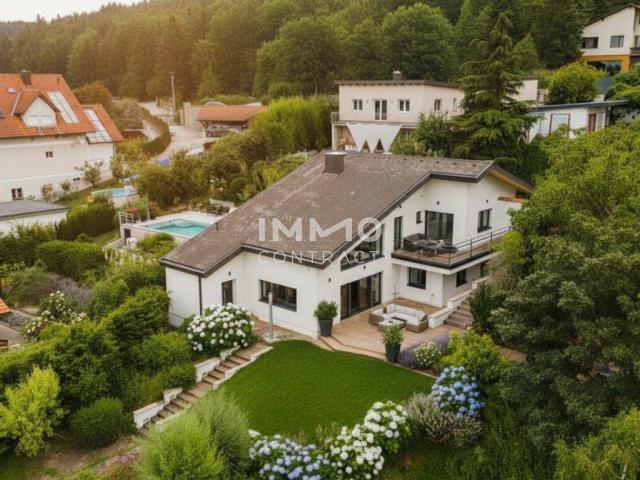 Exklusive Architektenvilla in Besthanglage mit Schwimmteich und Gästehaus