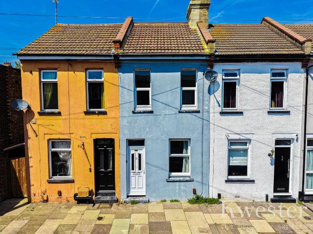 Fernbrook Avenue, Southend On Sea SS1, 2 bed terraced house to rent, £1,400 pcm | PrimeLocation