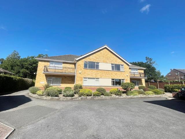 Ferndown 2 bed flat to rent £1,200 pcm £277 pw