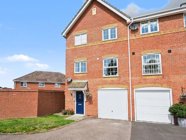 Ferndown Close, Beggarwood RG22, 4 bed property to rent, £1,900 pcm | PrimeLocation
