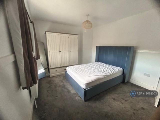Ferndale Road, Oldbury, B68 2 bed semi detached house to rent £1,100 pcm £254 pw