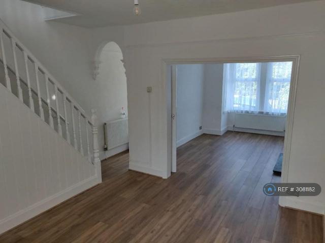 Ferndale Road, Gillingham, ME7 3 bed terraced house to rent £1,495 pcm £345 pw