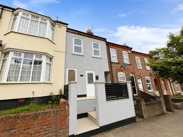 Ferndale Road, Luton LU1, 3 bed terraced house to rent, £1,750 pcm | PrimeLocation