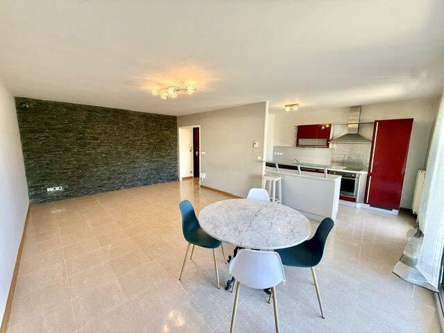 FERNEY VOLTAIRE 01210 A LOUER T3 MEUBLE AVEC BALCON, CAVE et G
