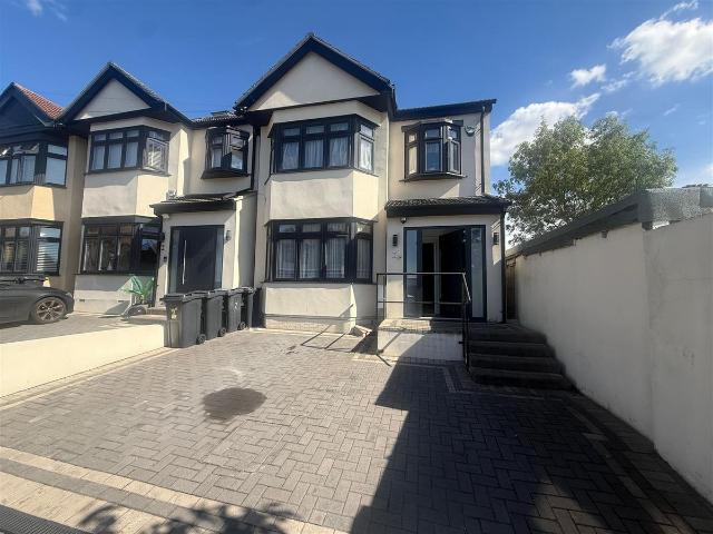 Fernhall Drive, Ilford IG4, 4 bed flat to rent, £2,800 pcm | PrimeLocation