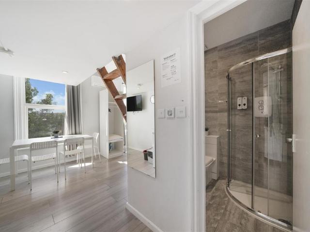 Fernhead Road, Maida Vale, London 1 bed flat to rent £1,600 pcm £369 pw