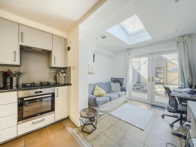 Fernhead Road, London, W9 4 bed house to rent £3,700 pcm £854 pw