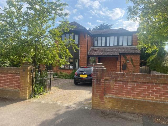 Fernhill Avenue, Weymouth 3 bed link detached house to rent £2,000 pcm £462 pw
