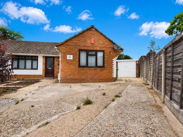 Fernhill Road, Farnborough, Hampshire GU14, 2 bed bungalow to rent, £1,750 pcm | PrimeLocation