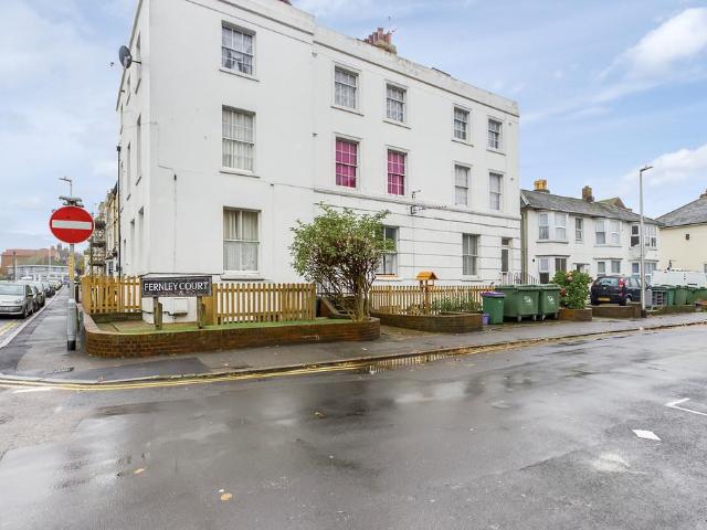 Fernley Court, Guildhall Street 1 bed apartment to rent £750 pcm £173 pw