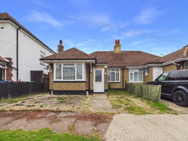 Fernlea Avenue, Herne Bay CT6 2 bed semi detached bungalow to rent £1,400 pcm £323 pw