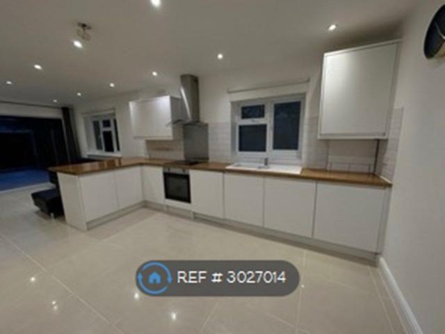 Fernlea Rd, Balham, Clapham, Tooting, Brixton, Oval SW12, 2 bed flat to rent, £2,995 pcm | PrimeLocation