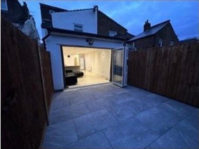 Fernlea Rd, Balham, Clapham, Tooting, Brixton, Oval SW12, 2 bed flat to rent, £3,195 pcm | PrimeLocation