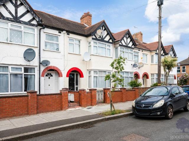 Fernlea Road, Surrey CR4 3 bed terraced house to rent £2,250 pcm £519 pw