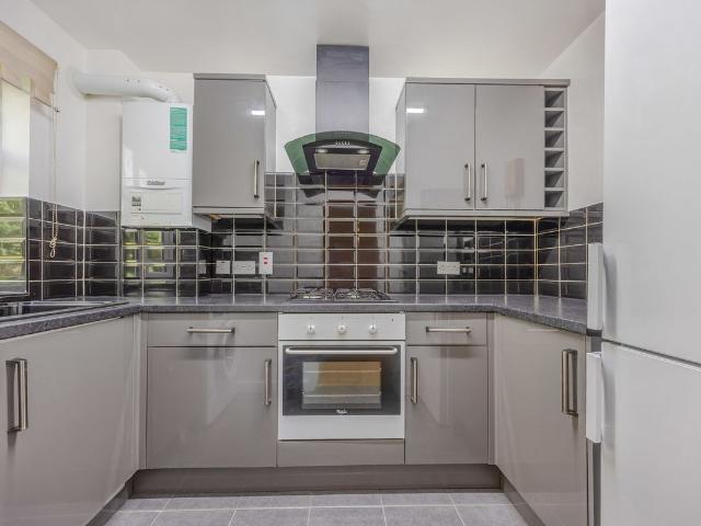 Fernleigh Close, Croydon CR0, 1 bed flat to rent, £1,350 pcm | PrimeLocation
