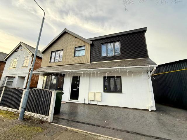 Fernleigh Avenue, Nottingham, NG3 2 bed flat to rent £1,050 pcm £242 pw