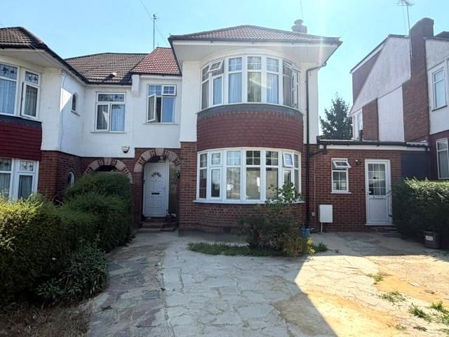 Fernside Avenue, Mill Hill, NW7 3 bed semi detached house to rent £2,995 pcm £691 pw