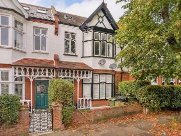 Fernwood Avenue, London SW16 3 bed flat to rent £2,495 pcm £576 pw