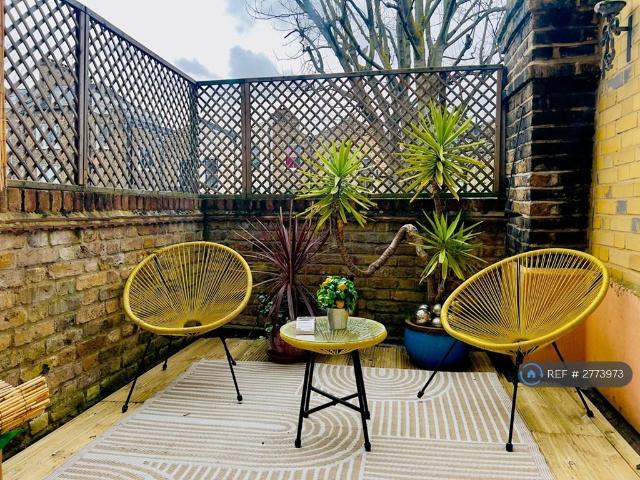 Ferntower Road, London, N5 2 bed maisonette to rent £3,000 pcm £692 pw