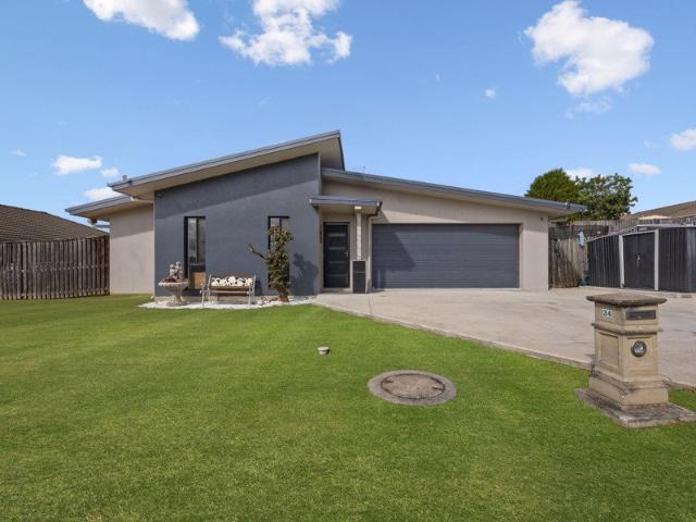 Fernvale Living at Its Finest Welcome to 34 Noblewood Crescent
