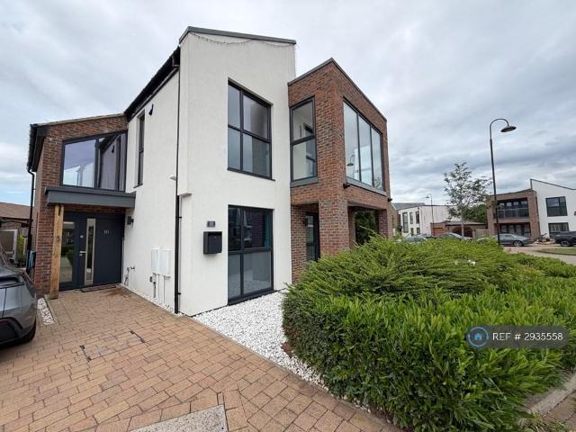 Ferranti Place, Milton Keynes, MK10 3 bed detached house to rent £4,900 pcm £1,131 pw
