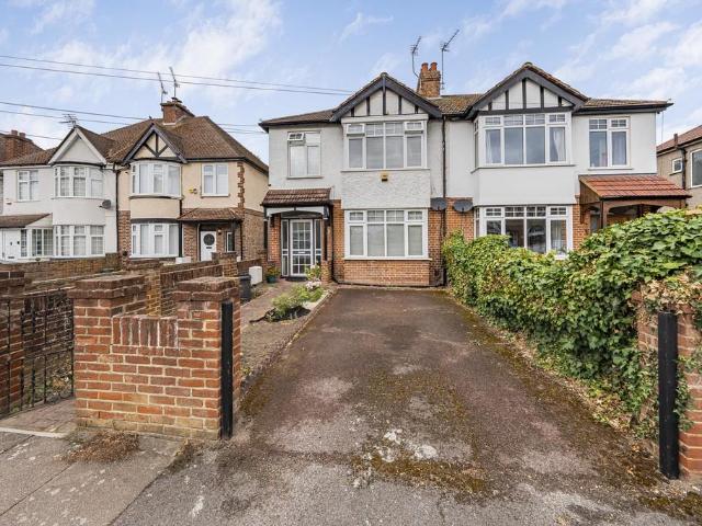 Ferrers Avenue, West Drayton UB7 3 bed semi detached house to rent £2,400 pcm £554 pw