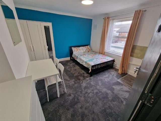 Ferriby House, Southcote Road. 6 bed house to rent £695 pcm £160 pw