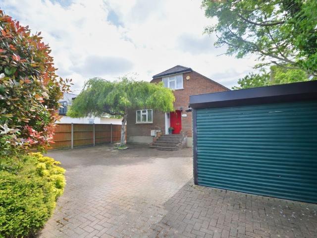 Ferry Avenue, Staines Upon Thames TW18, 4 bed detached house to rent, £3,000 pcm | PrimeLocation