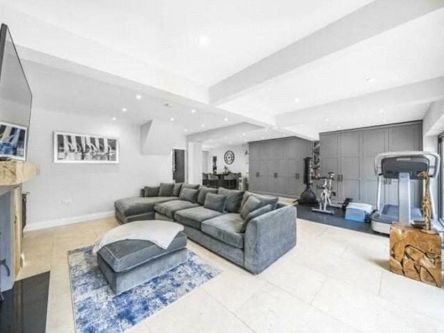 Ferry Avenue, Staines upon Thames, Surrey, TW18 3LP