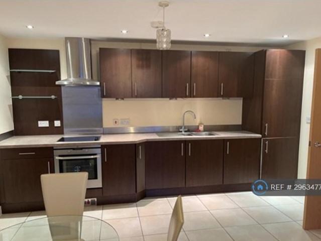 Ferry Court, Cardiff, CF11 1 bed flat to rent £1,175 pcm £271 pw