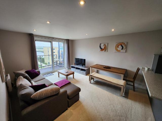 Ferry Court, Cardiff CF11 2 bed apartment to rent £1,350 pcm £312 pw