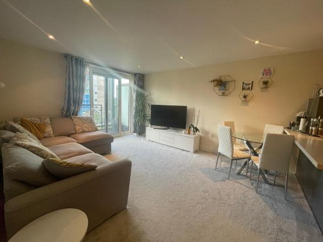 Ferry Court, CARDIFF 2 bed apartment to rent £1,300 pcm £300 pw