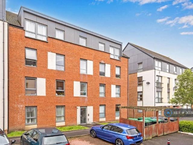 Ferry Gait Crescent, Edinburgh, EH4 2 bed flat to rent £1,399 pcm £323 pw