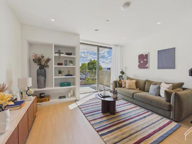 Ferry Island, 2 Heart of Hale |. 2 bed apartment to rent £2,850 pcm £658 pw