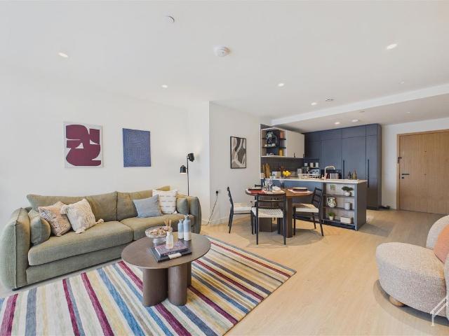 Ferry Island, Tottenham Hale | London N17, 2 bed flat to rent, £2,850 pcm | PrimeLocation