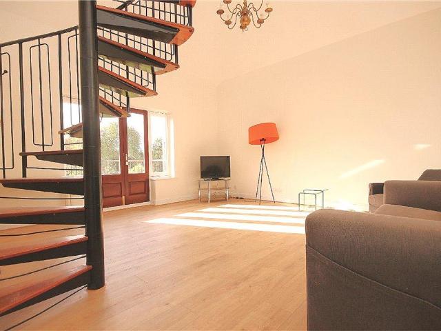 Ferry Lane, Wraysbury. 1 bed apartment to rent £1,550 pcm £358 pw