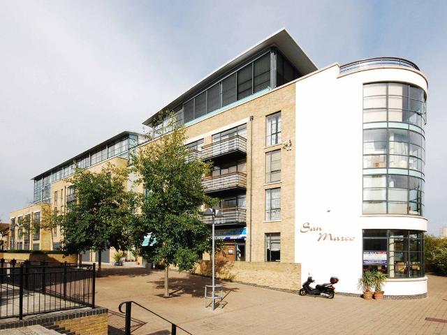 Ferry Quays, Brentford TW8, 2 bed flat to rent, £3,400 pcm | PrimeLocation