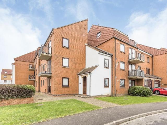 Ferry Road, Southsea PO4, 2 bed flat to rent, £1,050 pcm | PrimeLocation