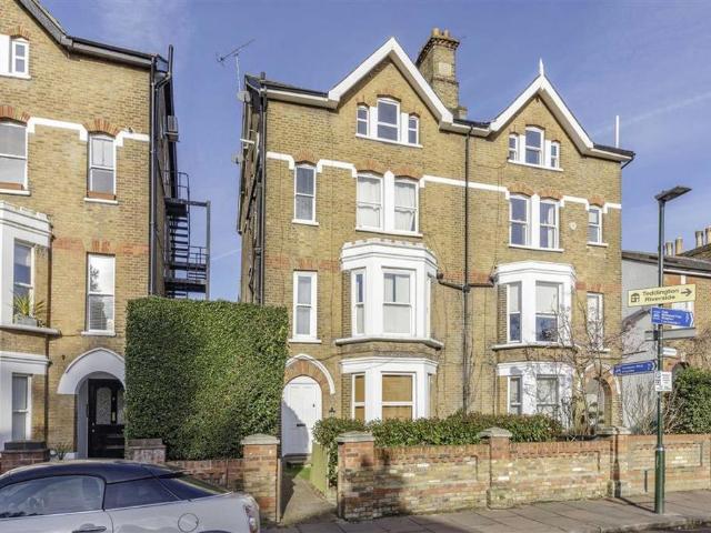 Ferry Road, Teddington TW11 2 bed flat to rent £1,950 pcm £450 pw