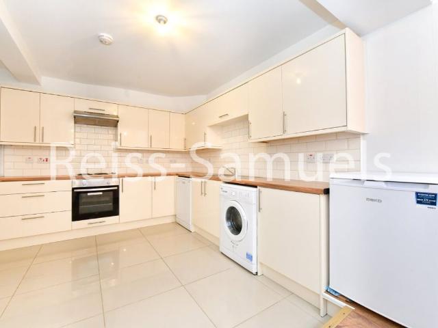 Ferry Street, Isle Of Dogs, Docklands, London E14, 5 bed town house to rent, £4,117 pcm | PrimeLocation
