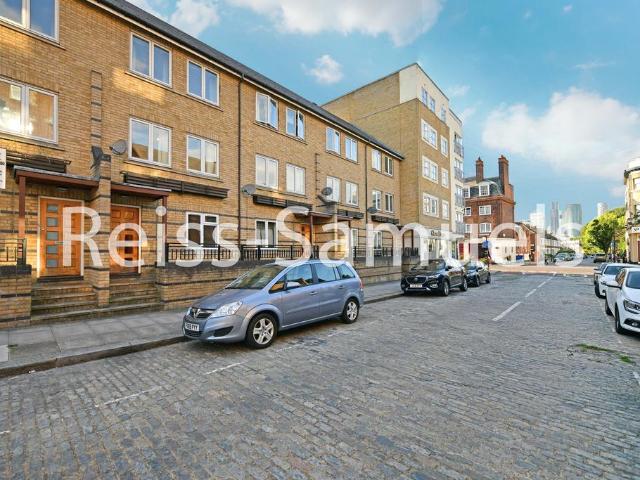 Ferry Street, Isle of dogs,London E14 5 bed terraced house to rent £4,333 pcm £1,000 pw