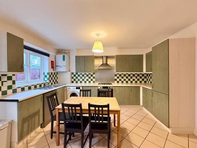 Ferry Street, London E14 5 bed terraced house to rent £4,116 pcm £950 pw