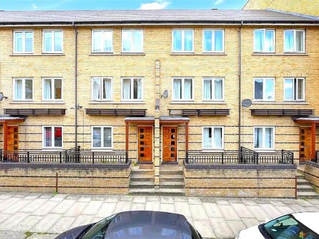Ferry Street, London E14 5 bed terraced house to rent £4,983 pcm £1,150 pw