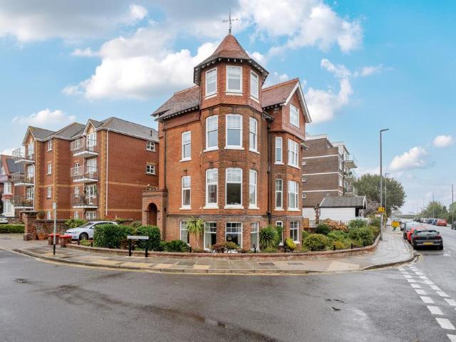 Festing Road, City Of Portsmouth PO4 4 bed flat to rent £2,200 pcm £508 pw